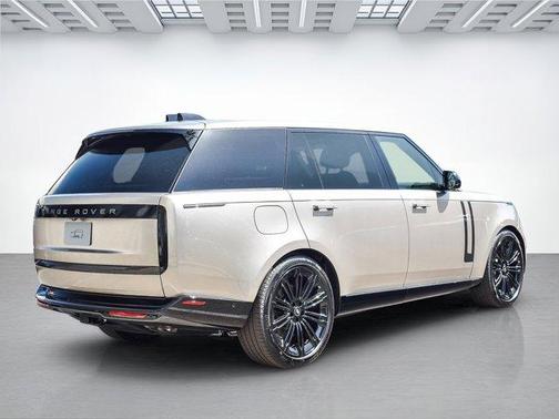 2025 Land Rover Range Rover P530 SE 7 Seat