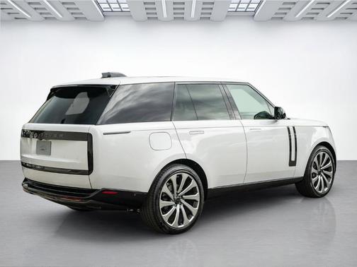 Ostuni Pearl White 2026 Land Rover Range Rover P400 SE