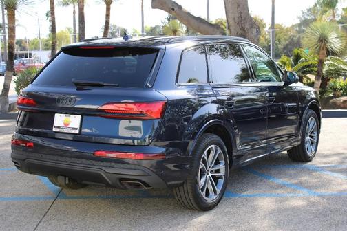 2026 Audi Q7 45 Premium