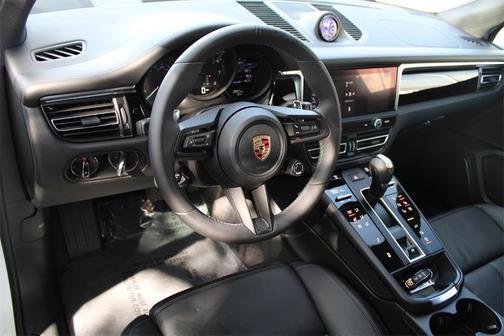 2025 Porsche Macan T