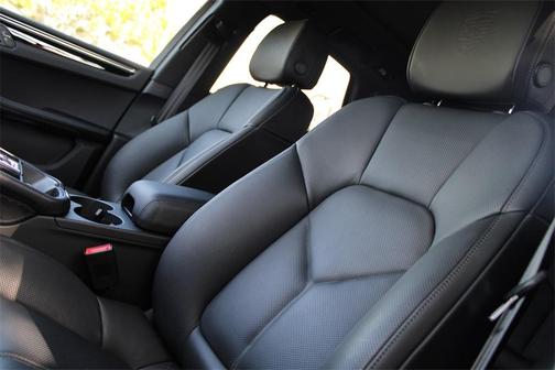 2025 Porsche Macan T