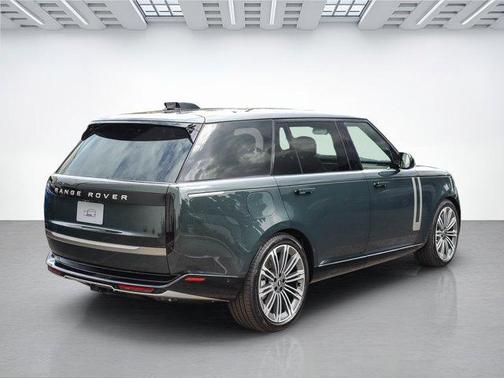 2025 Land Rover Range Rover P530 SE 7 Seat