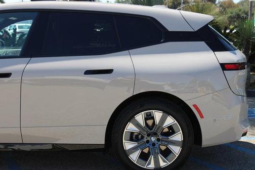 2026 BMW iX xDrive45
