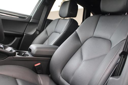 White 2025 Porsche Macan Base