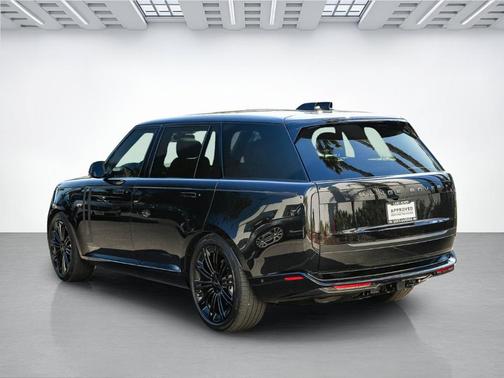 Santorini Black 2026 Land Rover Range Rover P400 SE 7 Seat