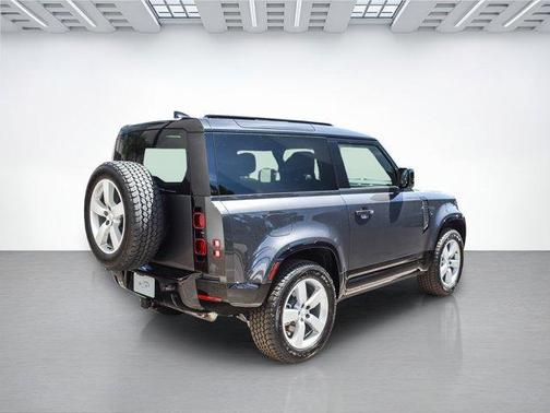 2025 Land Rover Defender P400 X-Dynamic SE