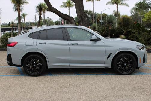 2023 BMW X4 xDrive30i