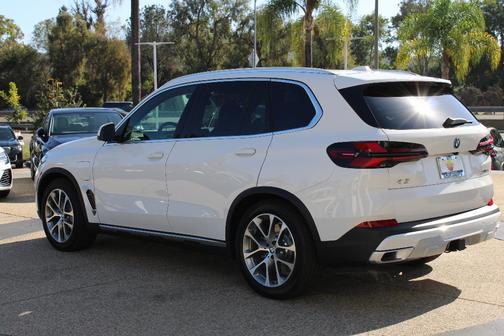 Alpine White 2026 BMW X5 PHEV xDrive50e