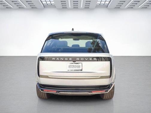 2025 Land Rover Range Rover P550e SE