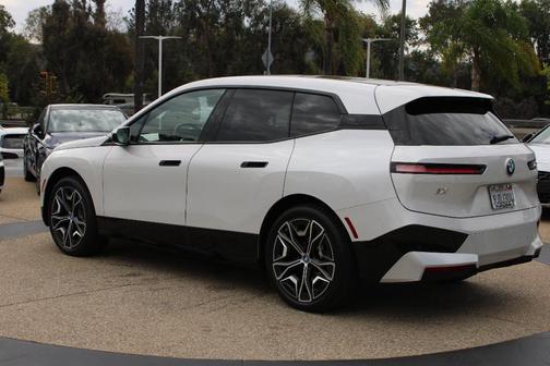 Mineral White Metallic 2024 BMW iX xDrive50