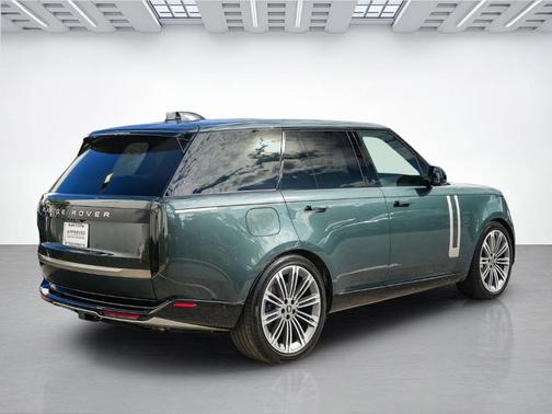 2025 Land Rover Range Rover P530 SE