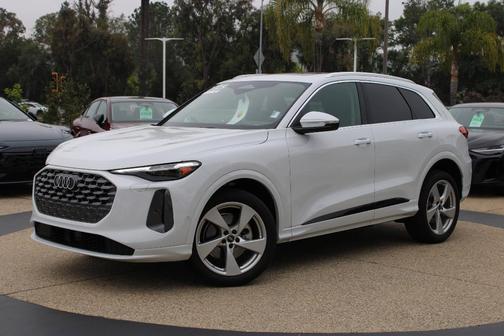 Glacier White Metallic 2025 Audi Q5 2.0T quattro Premium