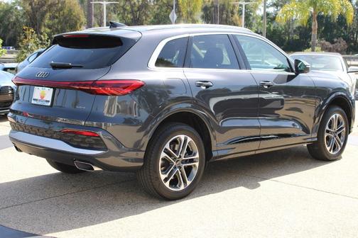 Tambora Gray Metallic 2025 Audi Q5 2.0T quattro Premium