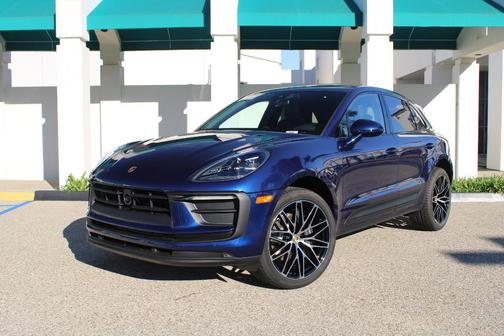 Gentian Blue Metallic 2026 Porsche Macan Base