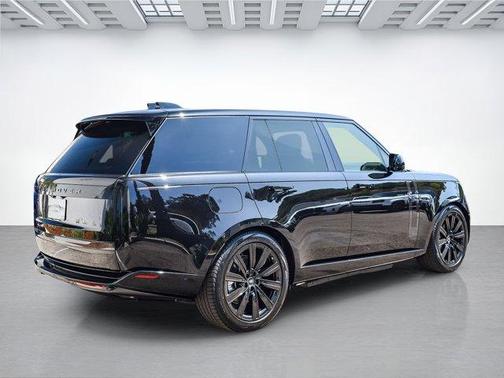 2025 Land Rover Range Rover P550e SE