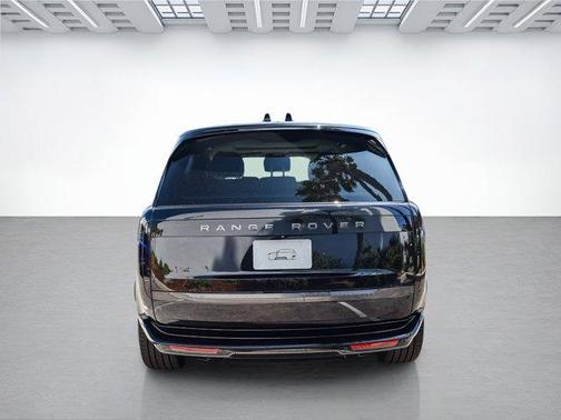 2025 Land Rover Range Rover P550e SE