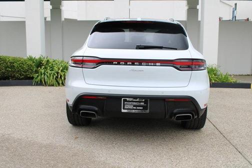 2025 Porsche Macan Base
