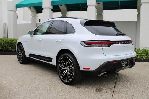 2025 Porsche Macan Base