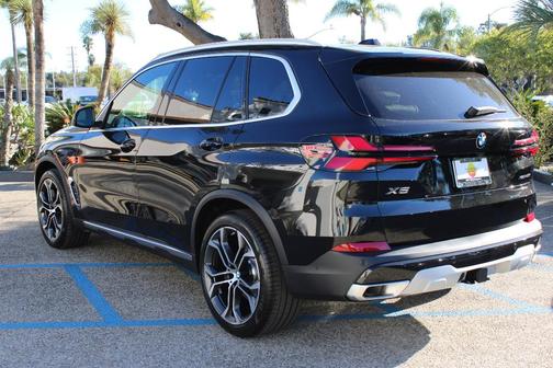 Black Sapphire Metallic 2026 BMW X5 xDrive40i