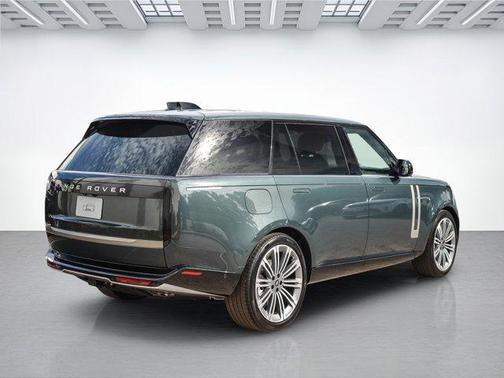 2025 Land Rover Range Rover P530 SE 7 Seat