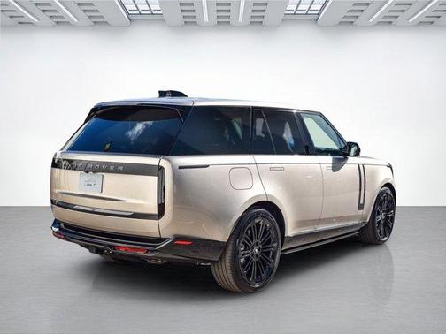 2025 Land Rover Range Rover SE
