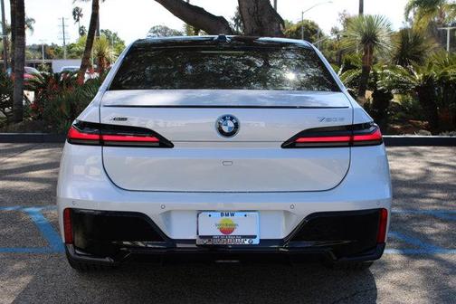 2026 BMW 750e 750e xDrive