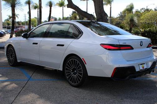 2026 BMW 750e 750e xDrive