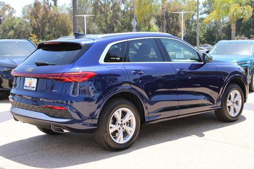 Navarra Blue Metallic 2026 Audi Q5