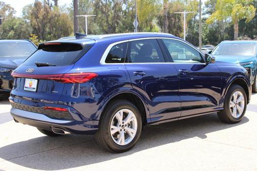 Navarra Blue Metallic 2026 Audi Q5