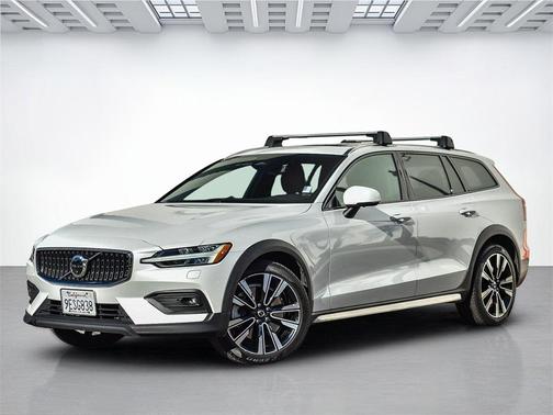 2023 Volvo V60 Cross Country Ultimate
