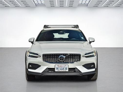 2023 Volvo V60 Cross Country Ultimate