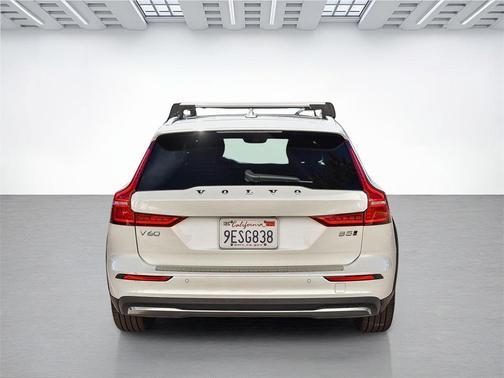 2023 Volvo V60 Cross Country Ultimate
