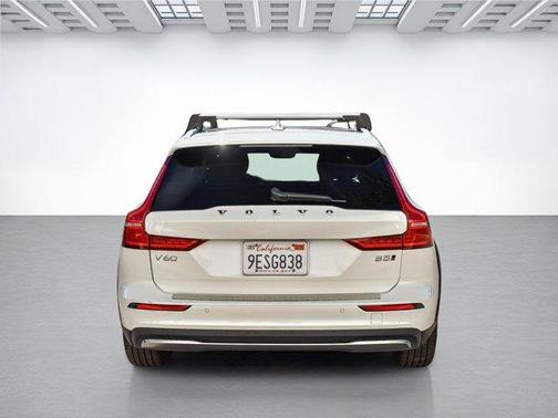 2023 Volvo V60 Cross Country Ultimate