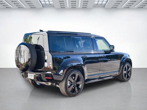 2026 Land Rover Defender X-Dynamic SE