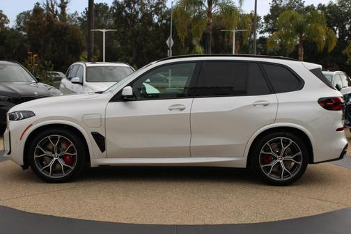 Mineral White Metallic 2026 BMW X5 PHEV xDrive50e