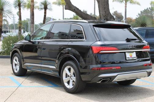 2025 Audi Q7 45 Premium