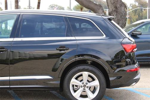 2025 Audi Q7 45 Premium