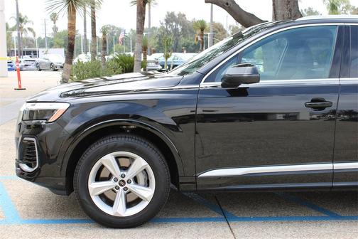 2025 Audi Q7 45 Premium