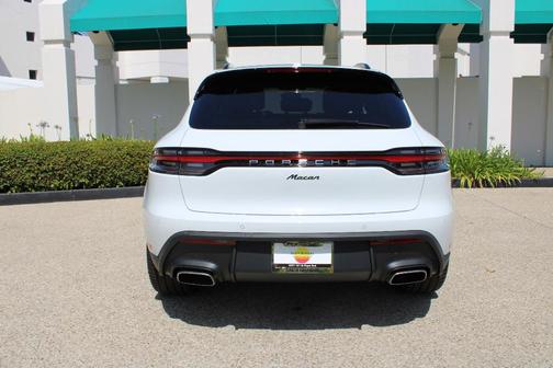Carrara White Metallic 2026 Porsche Macan Base