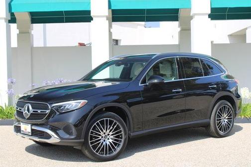 Obsidian Black Metallic 2026 Mercedes-Benz GLC 300 Base