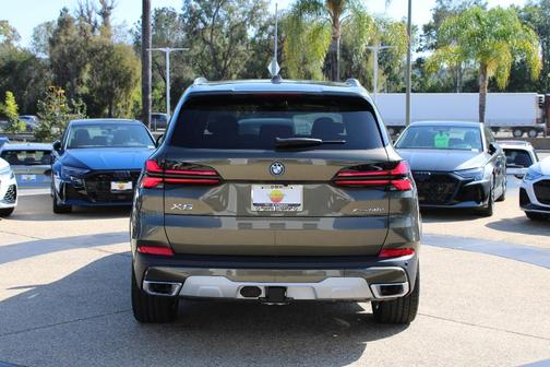Manhattan Green Metallic 2026 BMW X5 PHEV xDrive50e