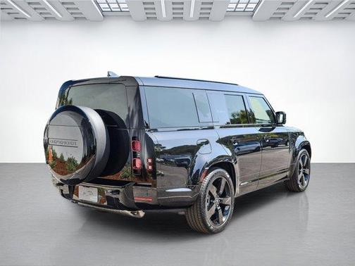 2025 Land Rover Defender P400 X-Dynamic SE