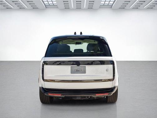 2025 Land Rover Range Rover P615 SV
