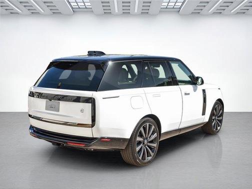 2025 Land Rover Range Rover P615 SV