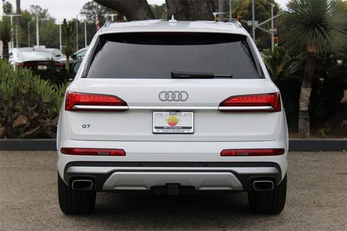 2025 Audi Q7 45 Premium
