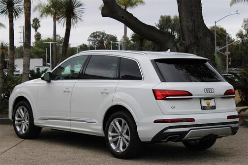 2025 Audi Q7 45 Premium
