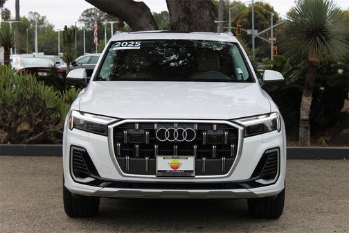 2025 Audi Q7 45 Premium