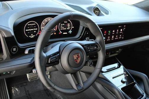 2025 Porsche Cayenne GTS