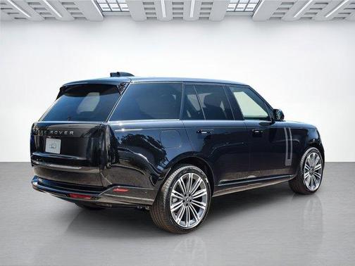 2025 Land Rover Range Rover P400 SE