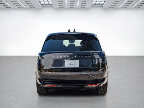 2025 Land Rover Range Rover P400 SE